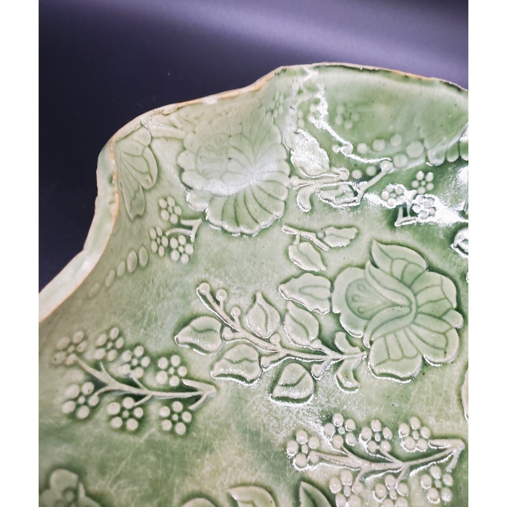 Handmade Art Pottery Green Ceramic Bowl Textured Flowers 8.75" Signed Amy - Picture 7 of 11